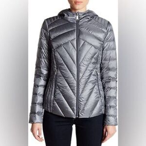 BCBGENERATION Ultra Lightweight Packable NYLON/DOWN Hooded Jacket Black size S
